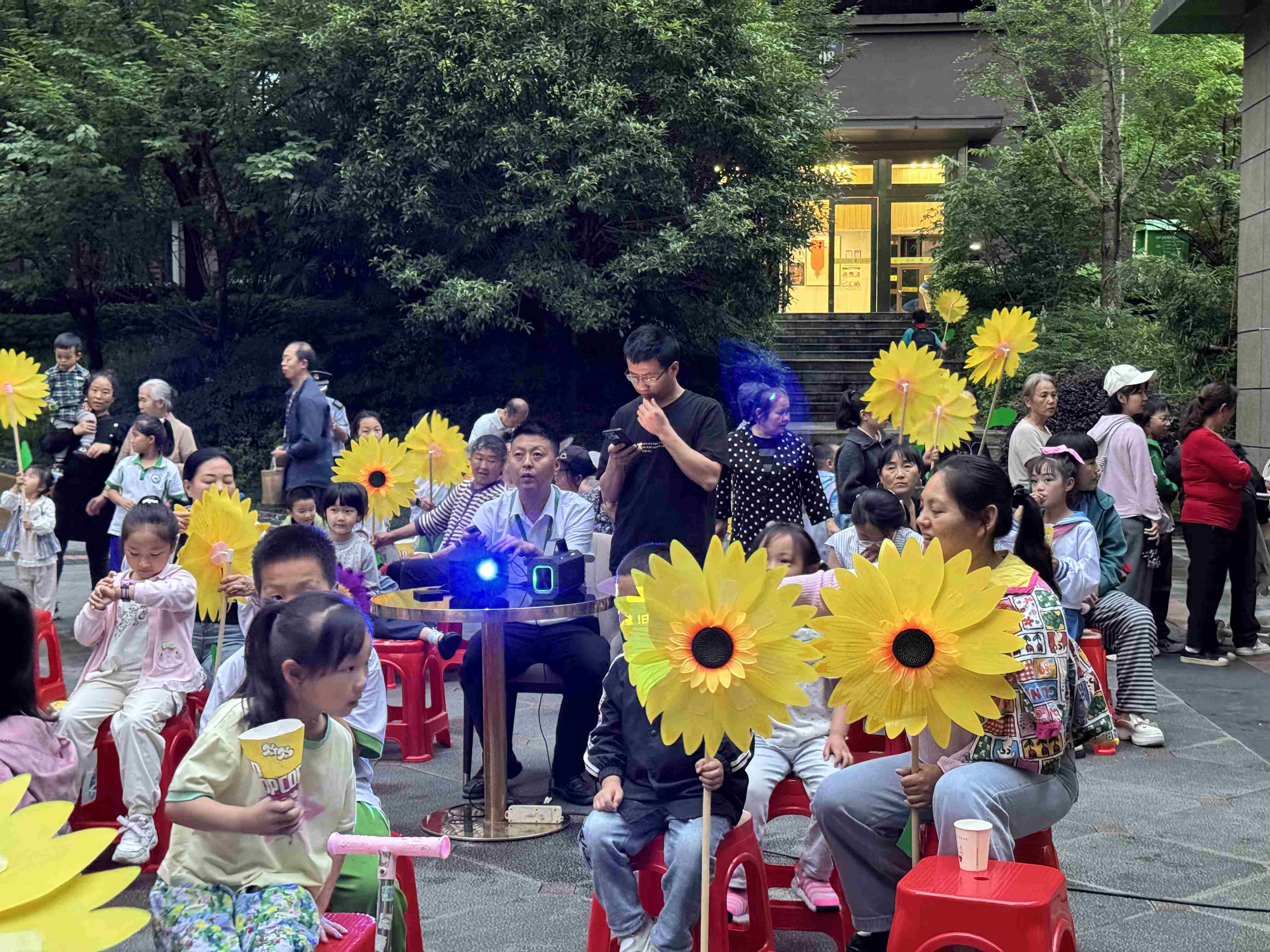 6.1儿童节 | 六月的第一天，我们把快乐打包放送